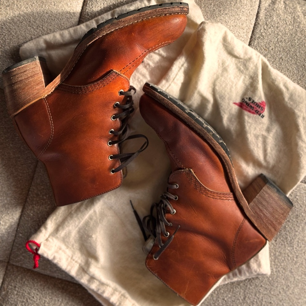RED WING HEELED BOOT IN ORO LEGACY LEATHER - CLARA